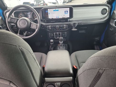 Used 2025 Jeep Gladiator Sport AWD/4WD image 11