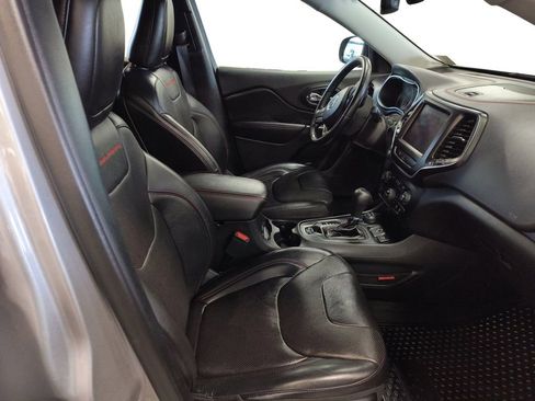 Used 2020 Jeep Cherokee Trailhawk AWD/4WD image 17