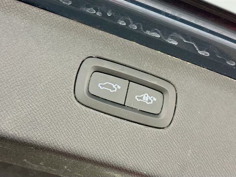 Used 2020 Volvo XC90 T5 Momentum image 32