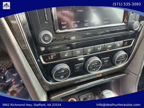 Used 2018 Volkswagen Passat 2.0T SE FWD image 29