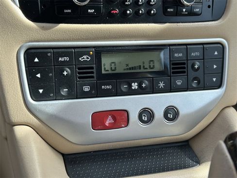 Used 2010 Maserati GranTurismo Coupe image 26