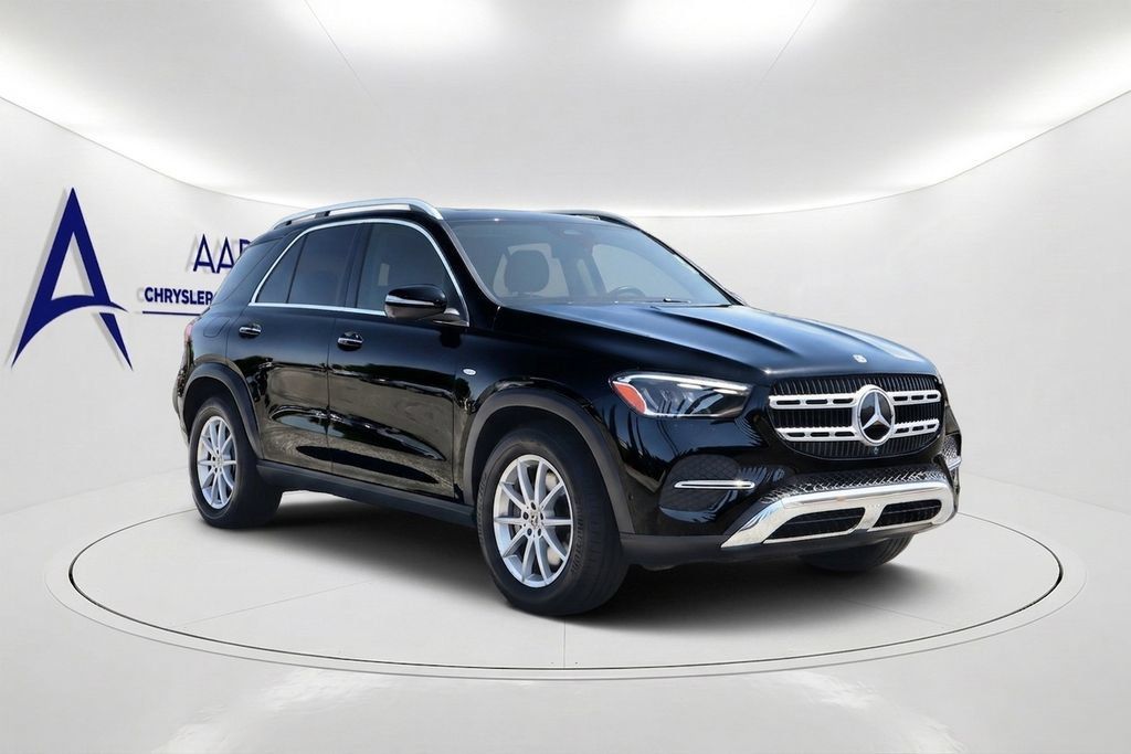 Used 2025 Mercedes-Benz GLE 450e 4MATIC image 3