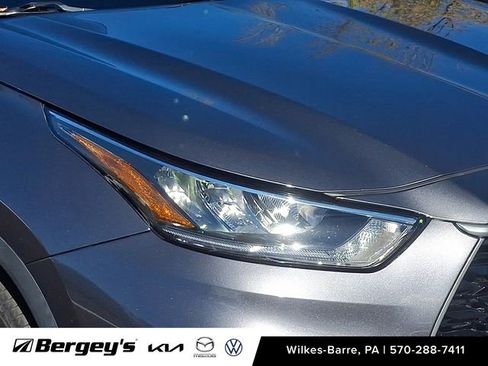 Used 2020 Toyota Highlander XLE image 11