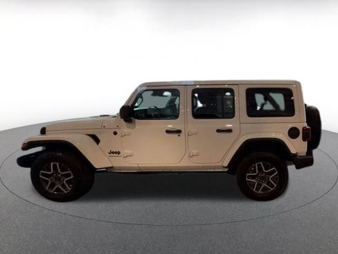 Used 2025 Jeep Wrangler Unlimited Sahara AWD/4WD image 8