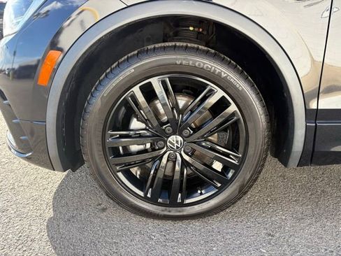 Used 2022 Volkswagen Tiguan SE R-Line image 6