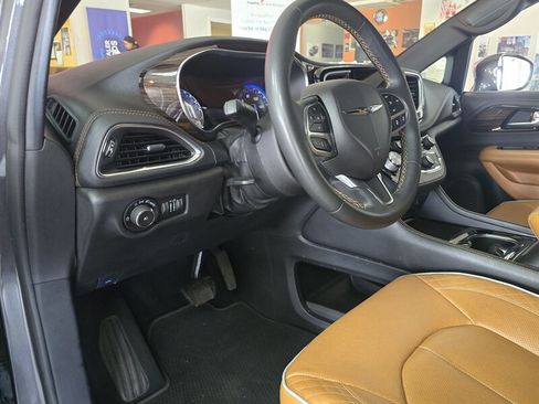 Used 2022 Chrysler Pacifica Pinnacle FWD image 8