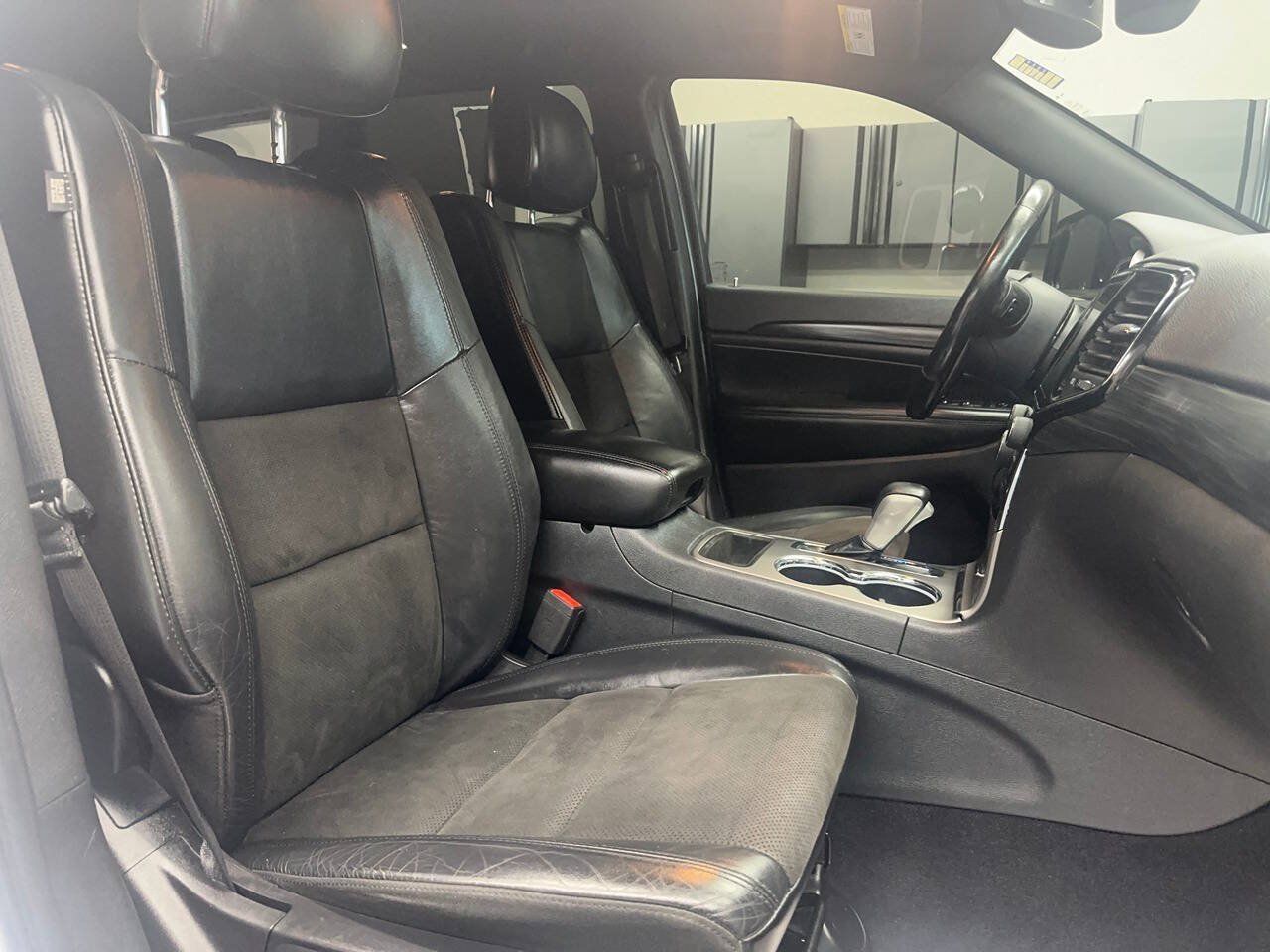 Used 2019 Jeep Grand Cherokee Altitude AWD/4WD image 31