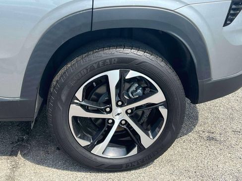 Used 2024 Chevrolet Trax RS w/ Driver Confidence Package FWD image 11