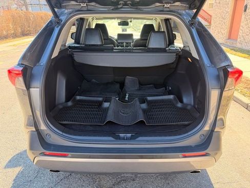 Used 2019 Toyota RAV4 Limited image 14