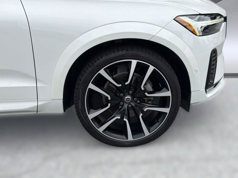 Certified 2024 Volvo XC60 B5 Ultimate w/ Protection Package Premier AWD/4WD image 12