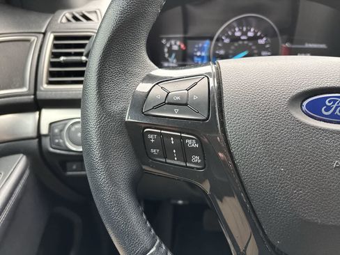 Used 2018 Ford Explorer XLT w/ Equipment Group 202A AWD/4WD image 10