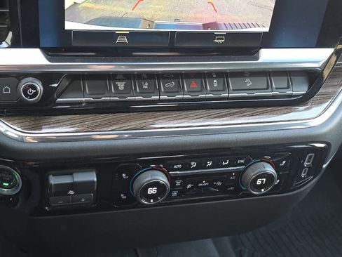 Used 2024 Chevrolet Silverado 2500 LT image 19