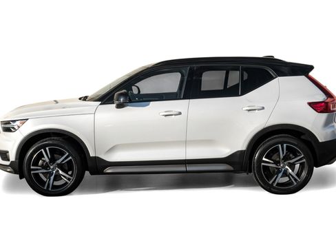 Used 2021 Volvo XC40 T4 R-Design image 11