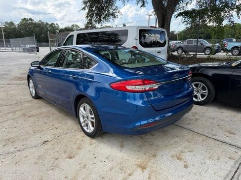 Used 2018 Ford Fusion SE FWD image 4