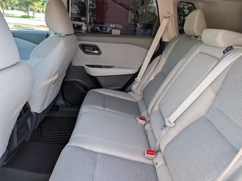 Certified 2023 Nissan Rogue SV FWD image 16