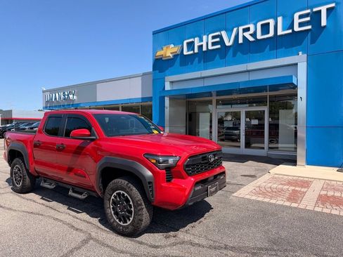 Used 2025 Toyota Tacoma TRD Off-Road AWD/4WD image 1