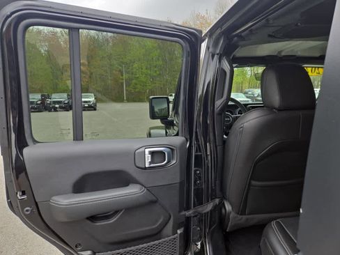 Used 2023 Jeep Wrangler Unlimited Sahara w/ Cold Weather Group AWD/4WD image 29