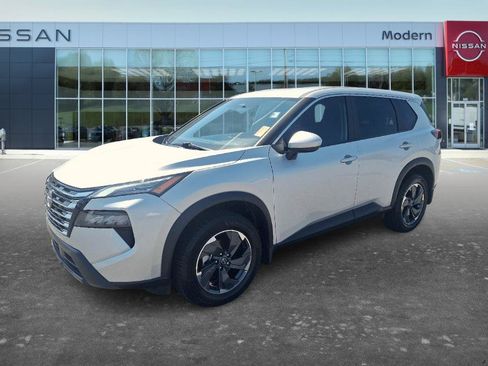 Certified 2025 Nissan Rogue SV FWD image 1