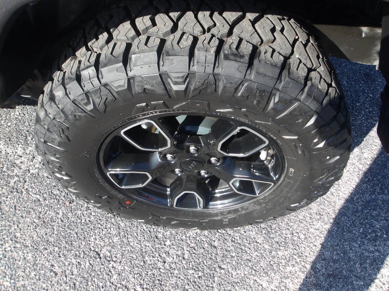 Used 2017 Jeep Wrangler Unlimited Sahara AWD/4WD image 4