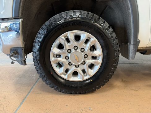 Used 2021 Chevrolet Silverado 2500 LT w/ Z71 Off-Road Package AWD/4WD image 9