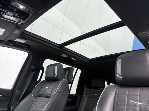 Certified 2025 Cadillac Escalade ESV V AWD/4WD image 18