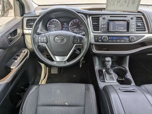 Used 2014 Toyota Highlander Plus AWD/4WD image 7