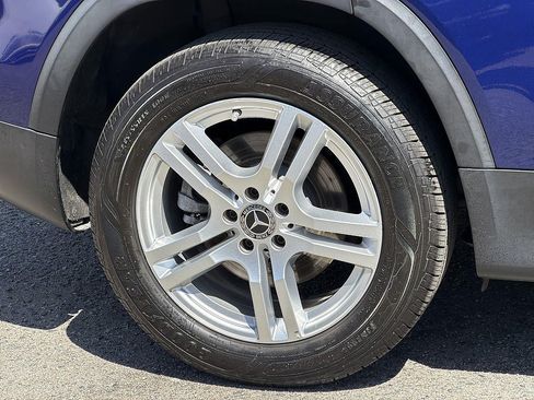 Used 2021 Mercedes-Benz GLB 250 4MATIC w/ Premium Package image 31