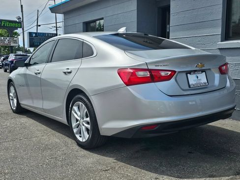 Used 2018 Chevrolet Malibu LT FWD image 3