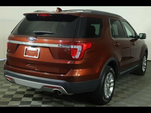 Used 2016 Ford Explorer XLT FWD image 13