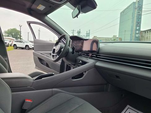 Used 2024 Hyundai Elantra SEL FWD image 16