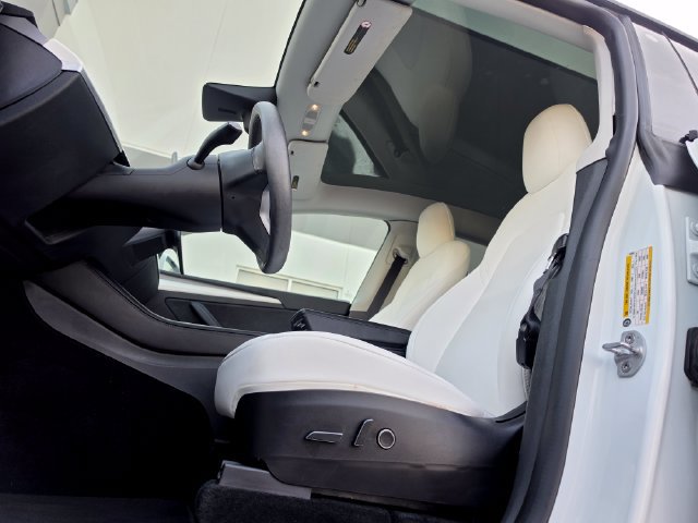 Used 2022 Tesla Model Y Performance AWD/4WD image 21