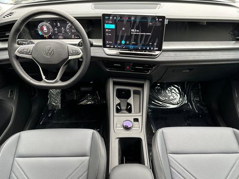 New 2026 Volkswagen Tiguan SE image 12