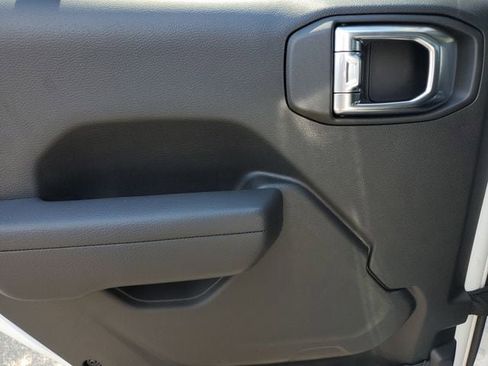 New 2025 Jeep Gladiator Sport image 15