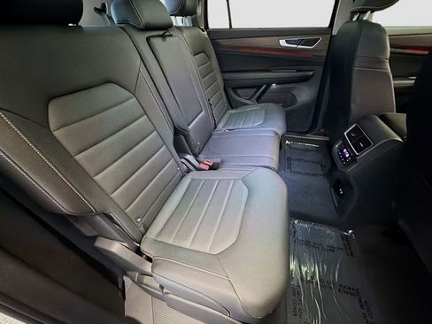 Used 2025 Volkswagen Atlas SEL AWD/4WD image 14