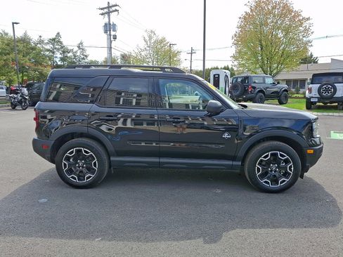Certified 2025 Ford Bronco Sport Outer Banks w/ Outer Banks Tech Package+ AWD/4WD image 4