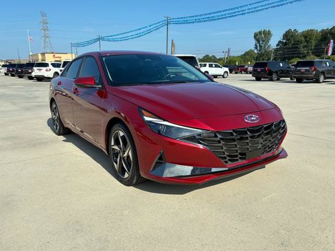Used 2023 Hyundai Elantra Limited FWD image 4