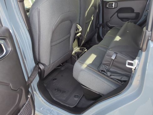 New 2025 Jeep Gladiator Sport image 33