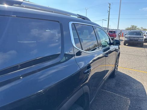 Used 2020 GMC Acadia SLE w/ Driver Convenience Package image 9