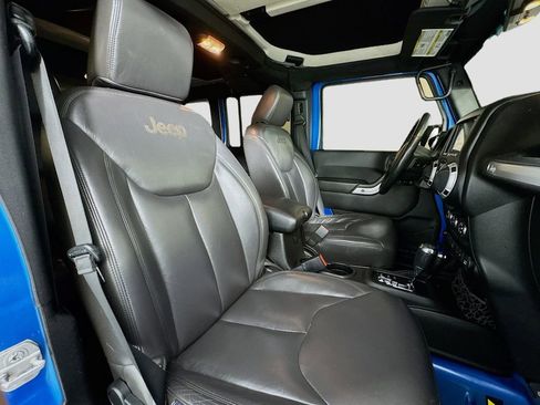 Used 2015 Jeep Wrangler Unlimited Rubicon w/ Connectivity Group image 29