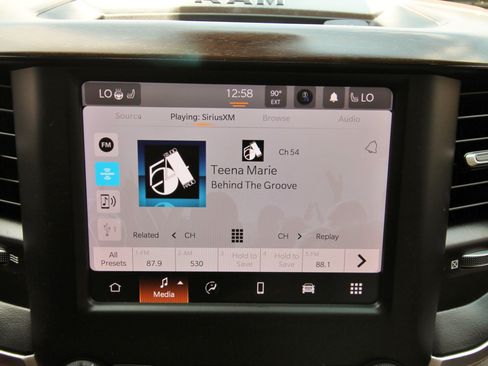 Used 2022 RAM 3500 Laramie w/ Body Color Bumper Group AWD/4WD image 30