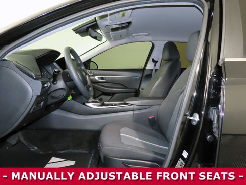 Used 2022 Hyundai Sonata SE w/ Preferred Accessory Package image 4