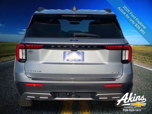 Used 2025 Ford Explorer Active w/ Active Comfort Package image 4