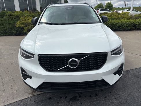 Certified 2026 Volvo XC40 B5 Plus AWD/4WD image 4