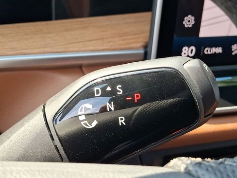 Certified 2025 Volkswagen Tiguan SEL R-Line AWD/4WD image 16