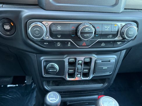 Used 2021 Jeep Wrangler Unlimited Sport AWD/4WD image 20