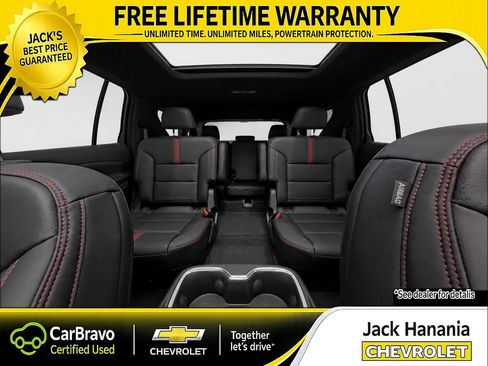 Used 2025 Chevrolet Traverse RS FWD image 17