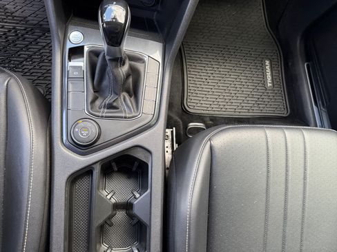 Used 2022 Volkswagen Tiguan SE R-Line AWD/4WD image 18