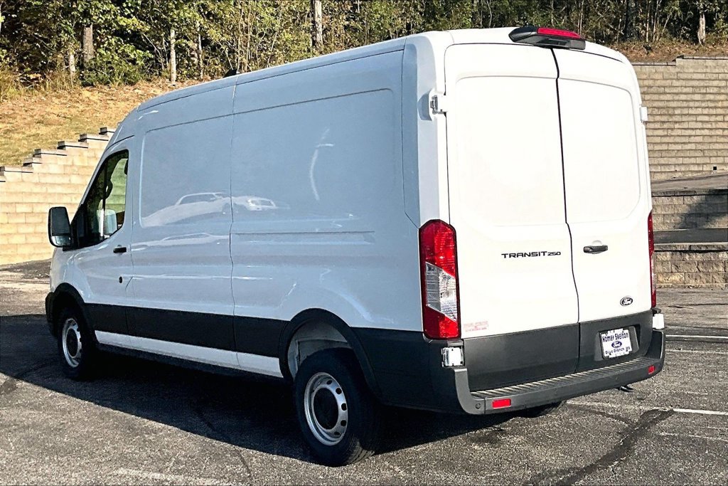 New 2026 Ford Transit 250 148 Medium Roof RWD image 3