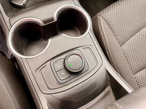 Used 2022 GMC Terrain SLE image 13