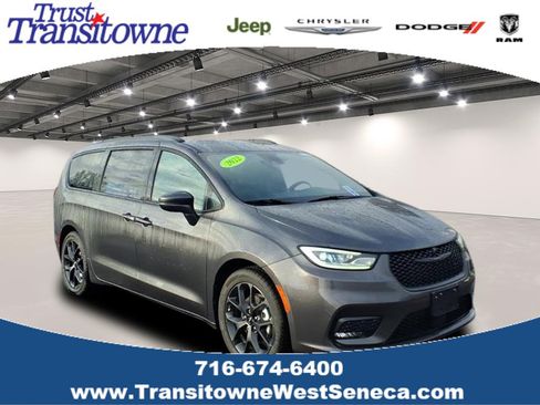 Used 2022 Chrysler Pacifica Touring-L w/ S Appearance Package image 1